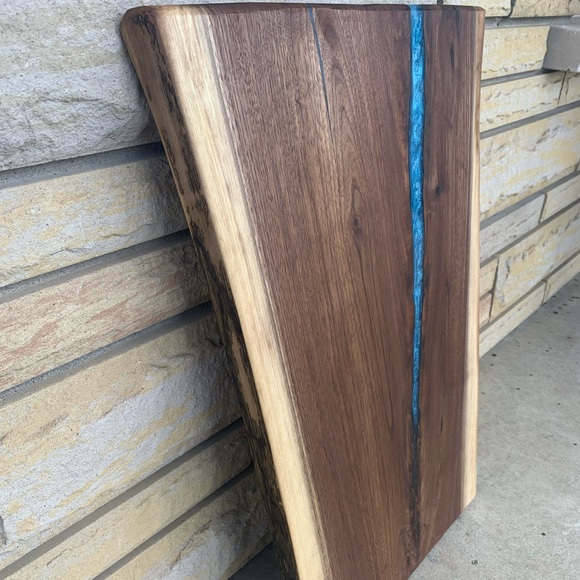 Handmade live edge charcuterie serving board - Picture 3 of 3